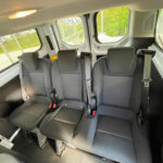 A rent-a-car konstrukcióban elérhető Ford Transit Kombi Custom hátsó ülései