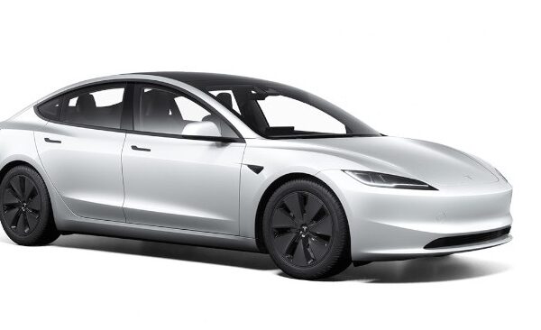 Tesla Model 3 15″-os középső érintőképernyővel, hátsókerék-hajtással, tartós bérlet konstrukcióban.