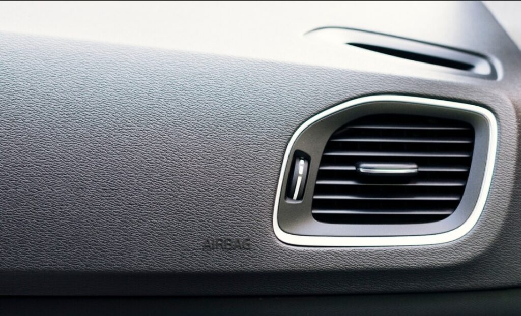 Egy tiszta autóklíma ózongenerátor használata után.